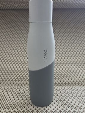 ARQ Two-Tone Water Bottle in White and Navy